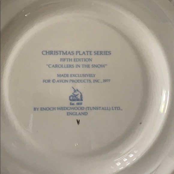 Adorable Christmas Plate 1977 Carolers in snow - Picture 4 of 6